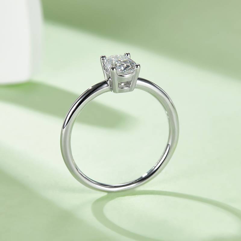 Classic蛋形S925银镀白金MoissaniteWomen's Ring1.0ctD级